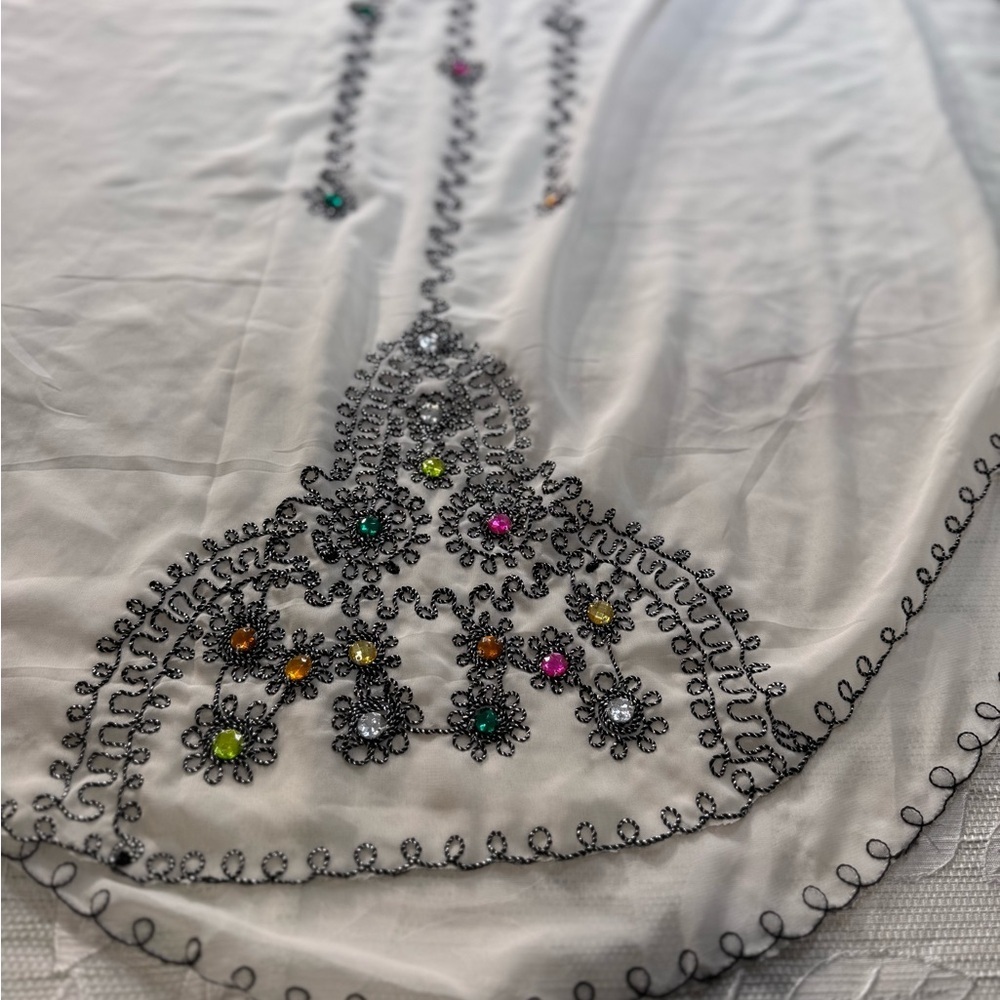 Embellished White Kaftan Dress – One Size – Beaded & Embroidered - Picture 6 of 10
